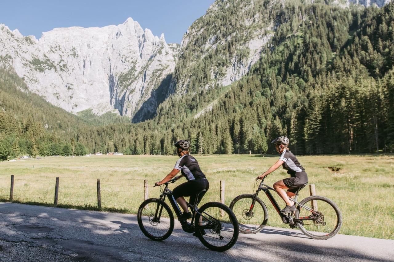 Kempinski Hotel Berchtesgaden Esterno foto Mountain biking in the Alps
