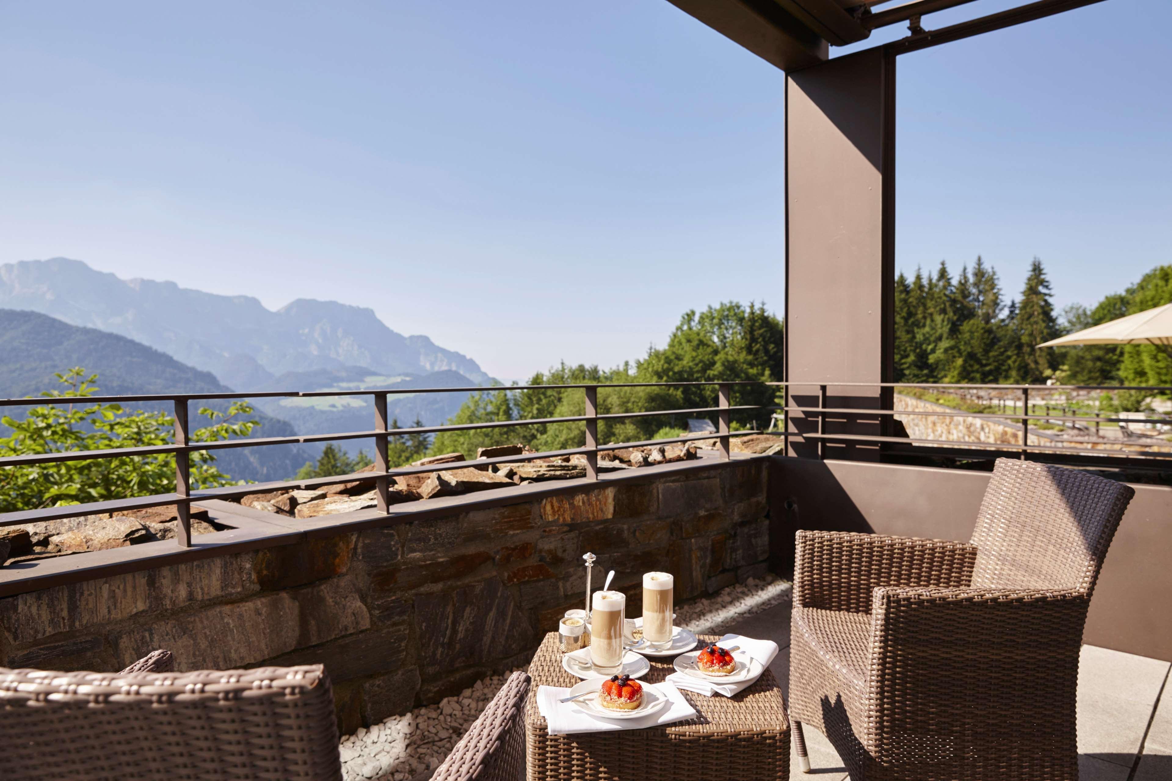 Kempinski Hotel Berchtesgaden Esterno foto The terrace at the hotel