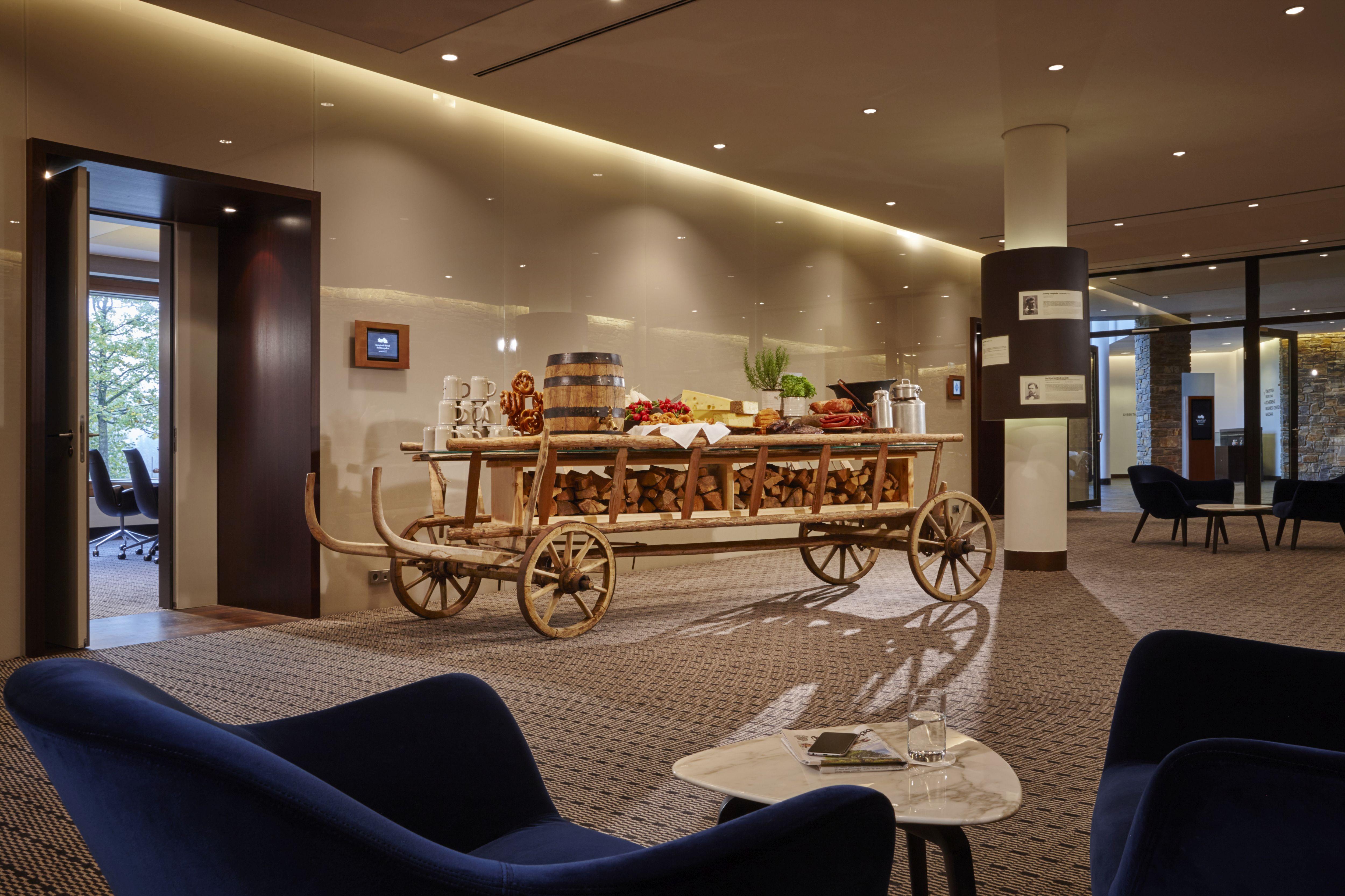 Kempinski Hotel Berchtesgaden Esterno foto The lounge at the airport