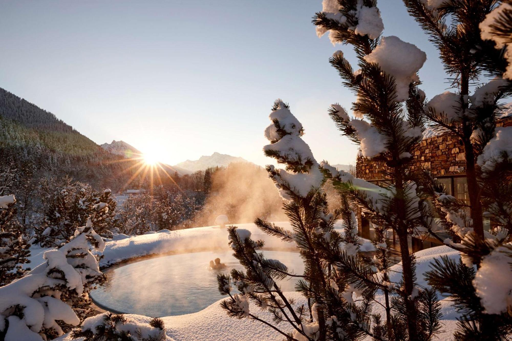 Kempinski Hotel Berchtesgaden Esterno foto The resort's hot springs