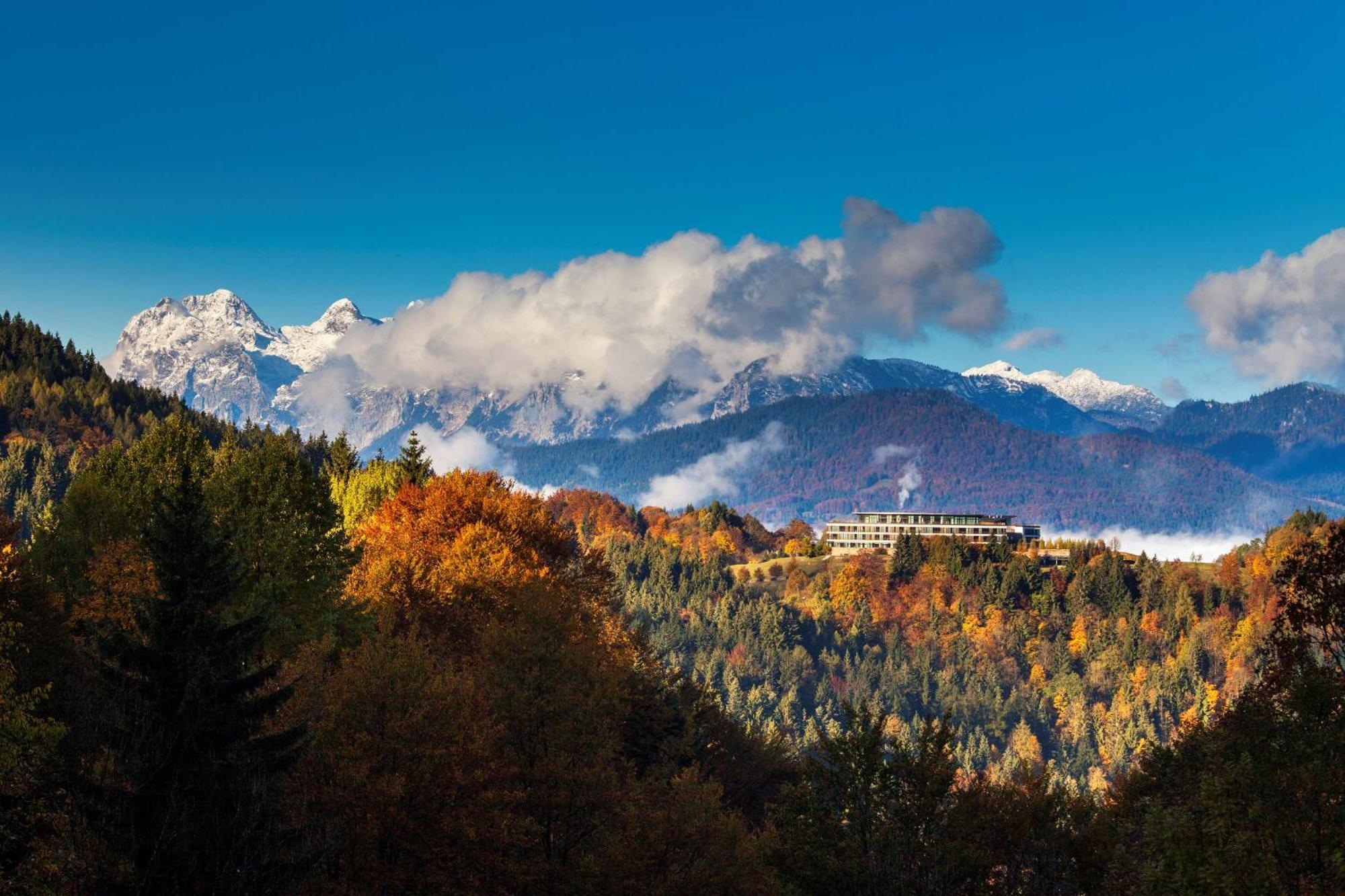 Kempinski Hotel Berchtesgaden Esterno foto View of the hotel from the west