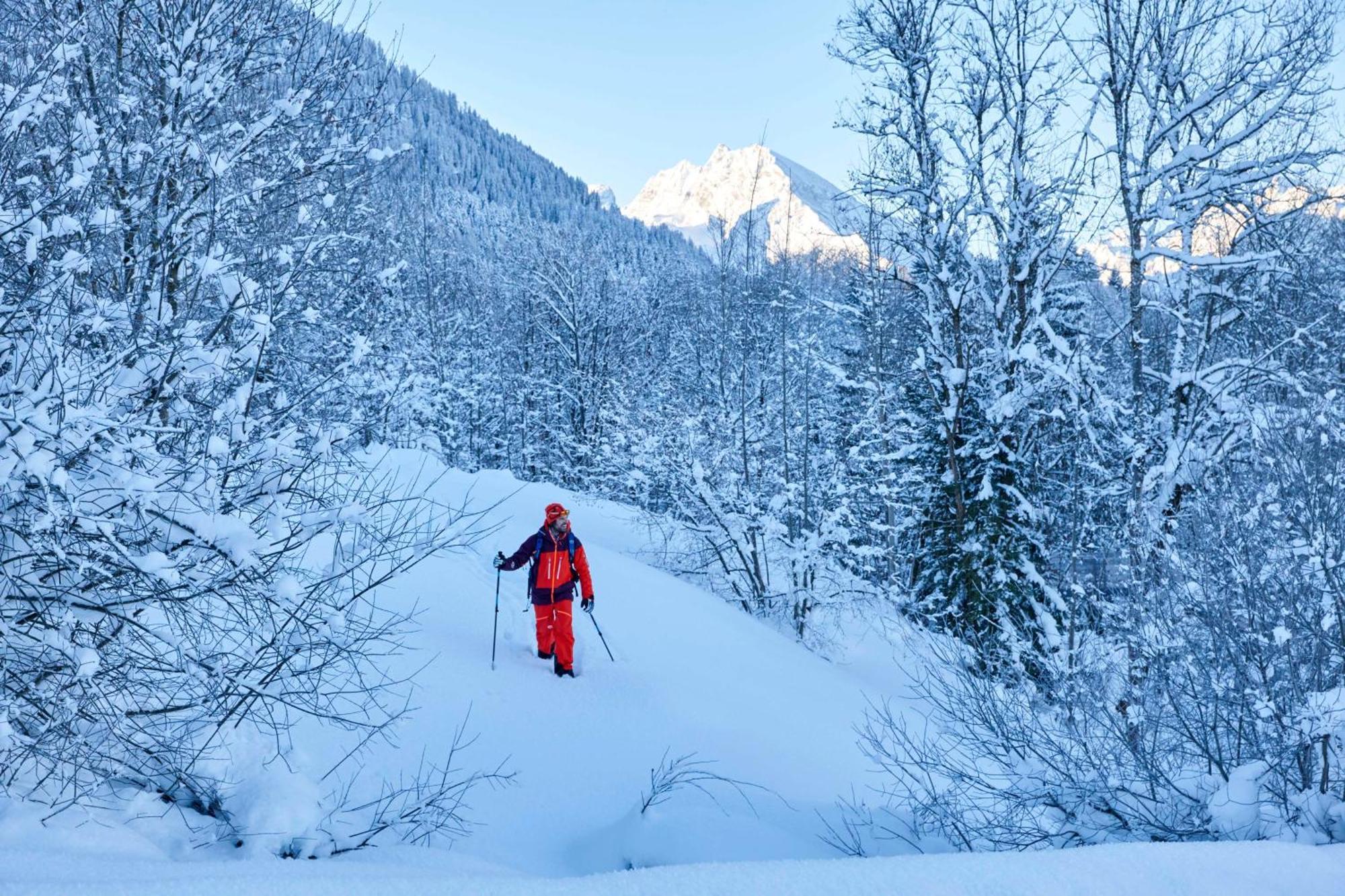 Kempinski Hotel Berchtesgaden Esterno foto A cross-country skier in the Yukon