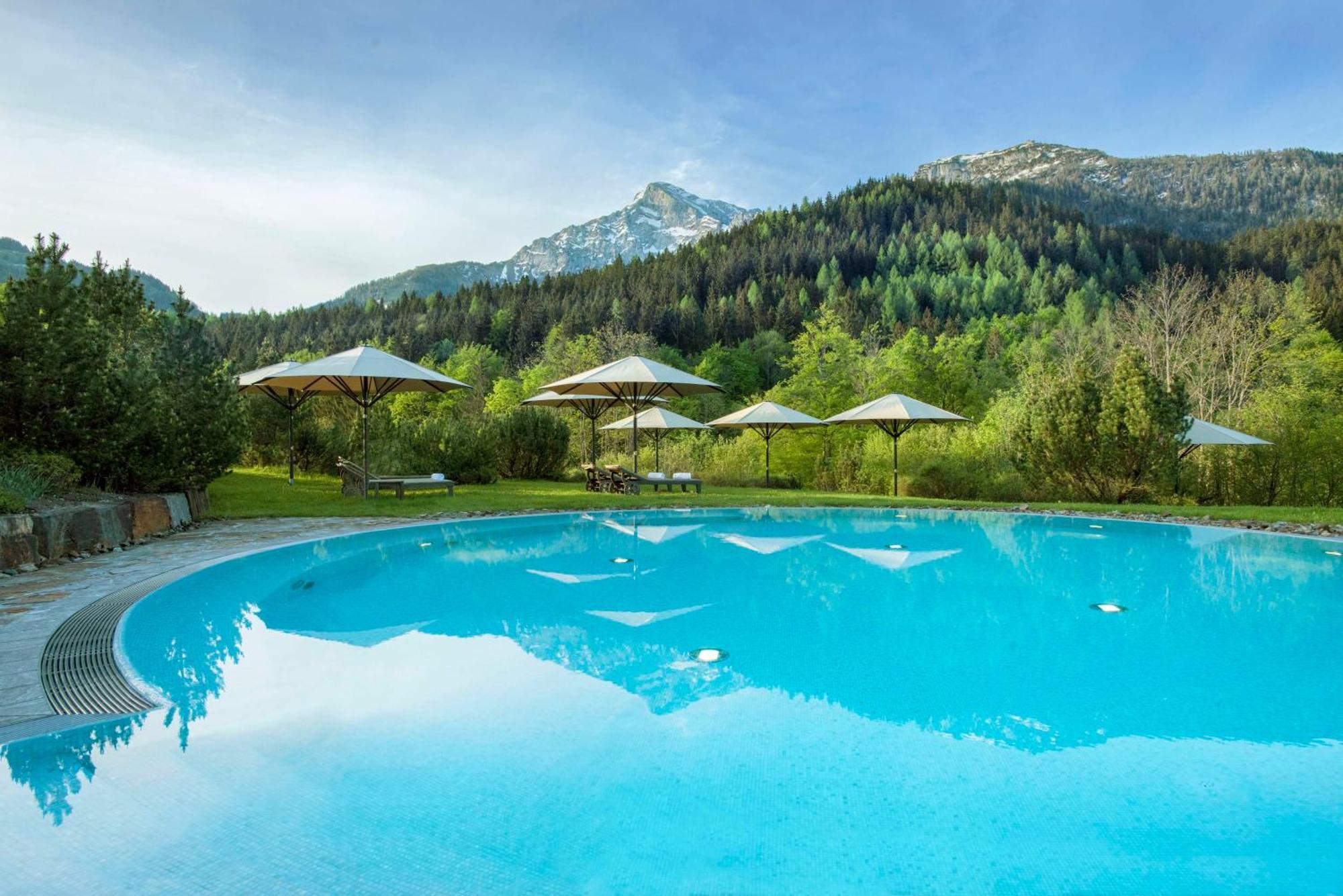 Kempinski Hotel Berchtesgaden Esterno foto The outdoor pool at the Hotel Axelmannstein
