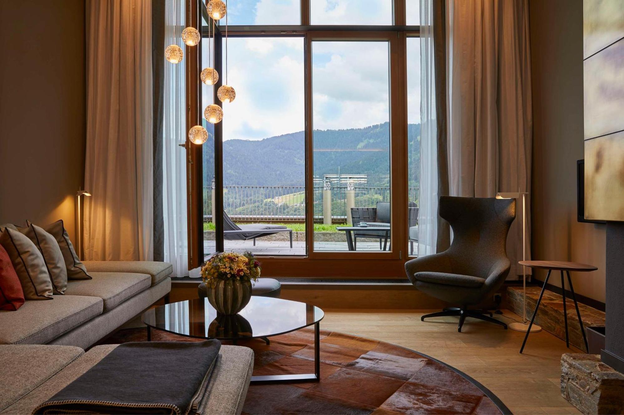 Kempinski Hotel Berchtesgaden Esterno foto A suite at the hotel