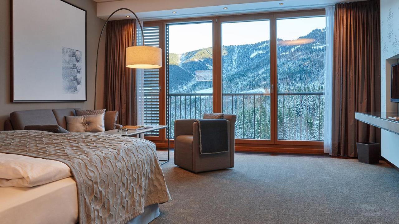 Kempinski Hotel Berchtesgaden Esterno foto A room at the Hotel de la Couronne